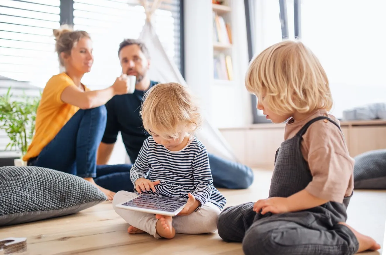 5 CONSIGLI PER UN CORRETTO USO DI TABLET E SMARTPHONE DA PARTE DEI BAMBINI 