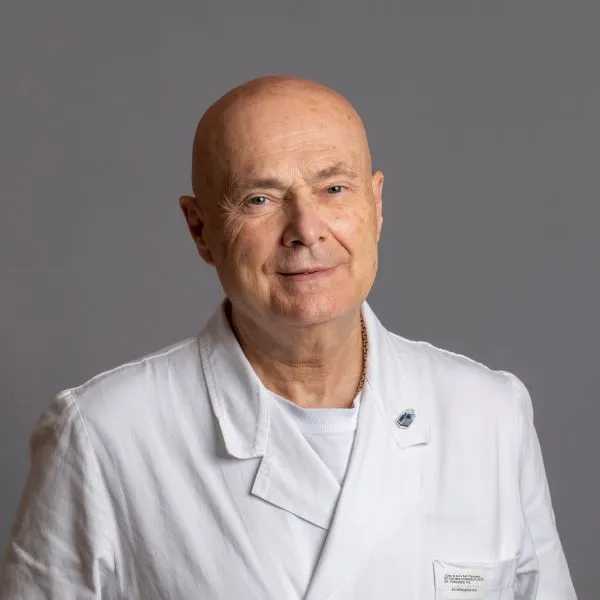 IL PRIMATO NAZIONALE DI PROTESI D’ANCA E GINOCCHIO CON TECNICA ROBOTICA È DEL CHIRURGO ORTOPEDICO VERONESE PIERGIUSEPPE PERAZZINI 